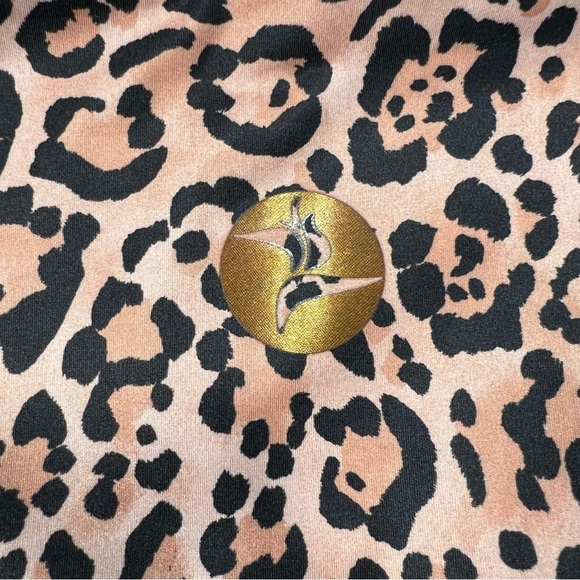 Citta X Kayla Wang Leopard Print Midi/Cropped Length Athletic Leggings Women's M - Picture 3 of 8